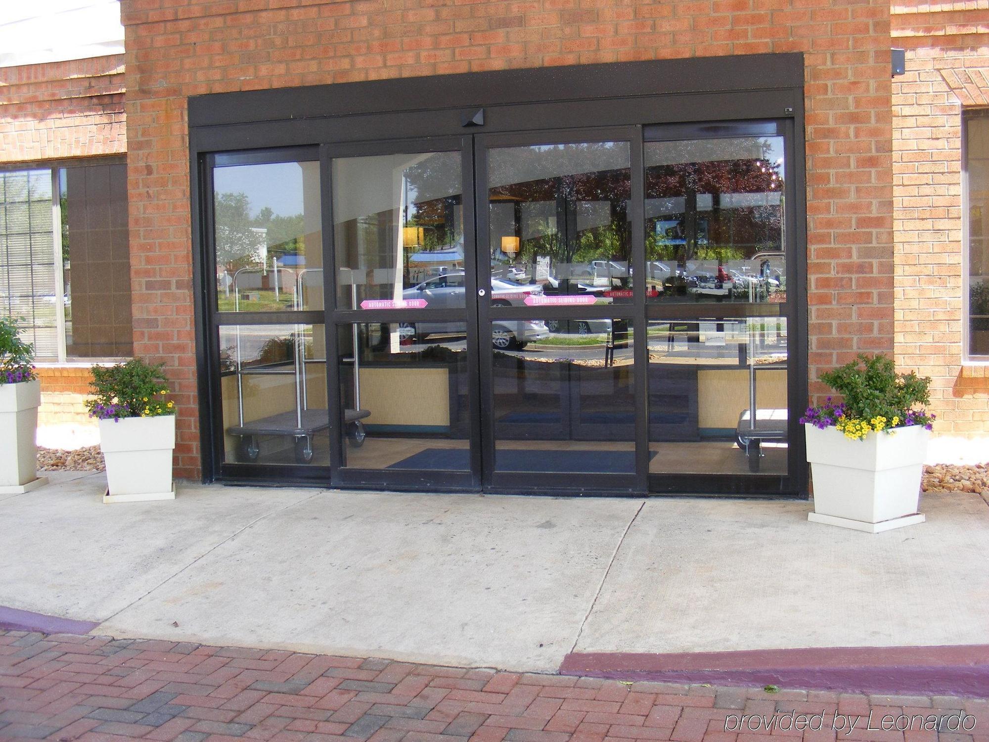 Stay 4 Less Fredericksburg Exterior photo