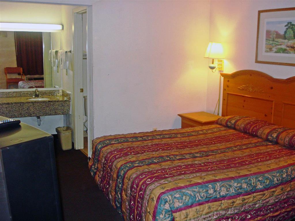Stay 4 Less Fredericksburg Room photo